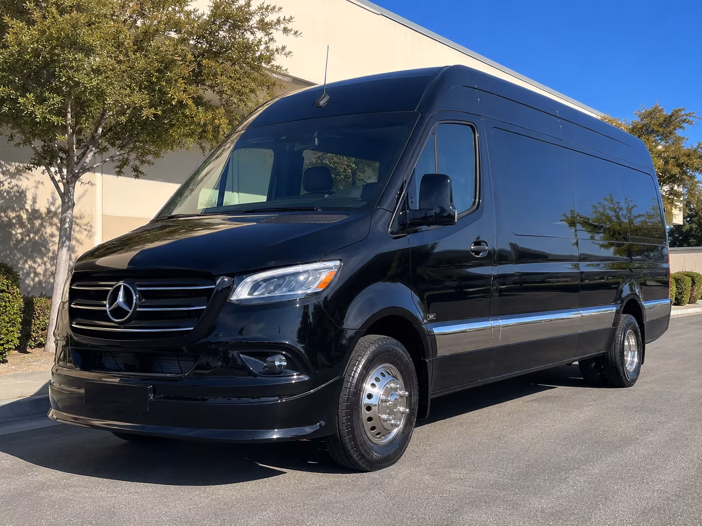 find the perfect transportation for your next airport transfer 5